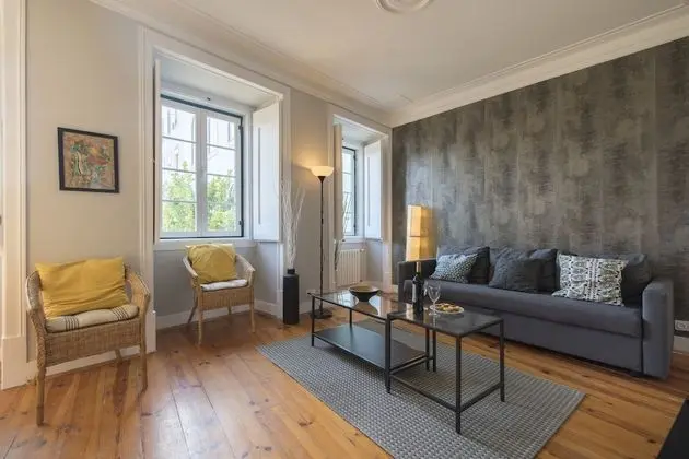 Trendy & Lightful Apartment