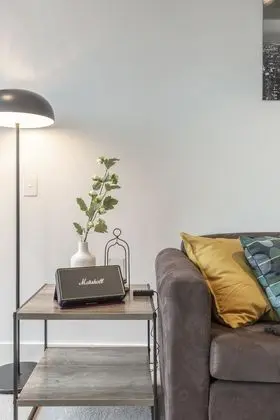 Trendy Melbourne 2 Bedroom Apartment by BnB Pro - İç Mekan