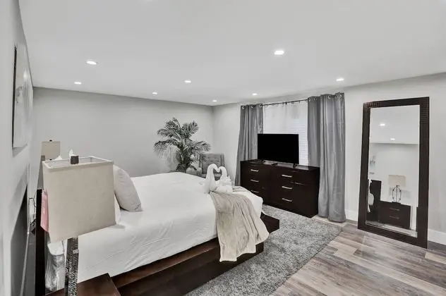 Trendy Renovated 4 BR  Home with POOL