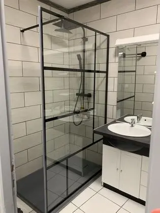 Très bel Appartement Cosy Proche de la Gare et de L'hôpital de Saint Amand Montrond - Banyo Tipleri