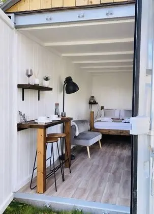Trethowels Grey Hidden hut - Öne Çıkan Resim