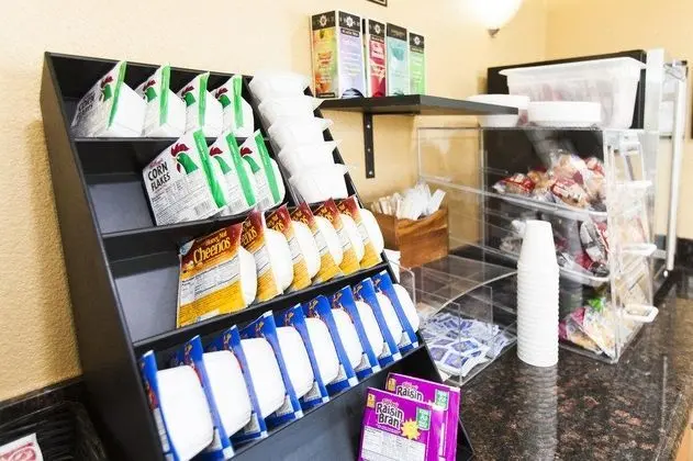 Tri Valley Inn and Suites - Lobi