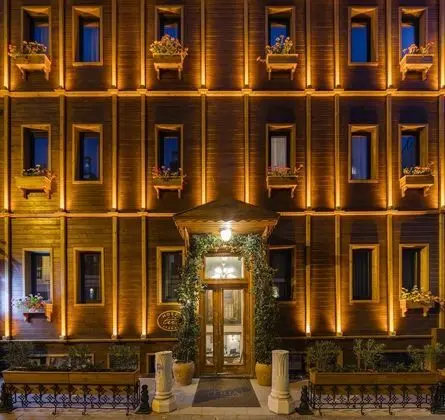 Tria Hotel