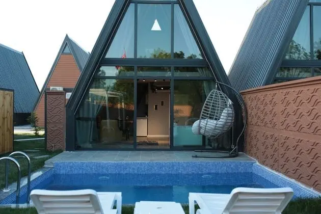 Triangle Life Suit - Havuz