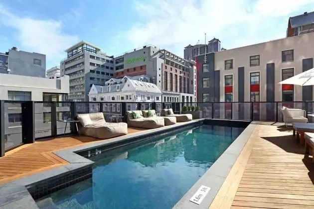 Triangle Luxury Suites - Havuz