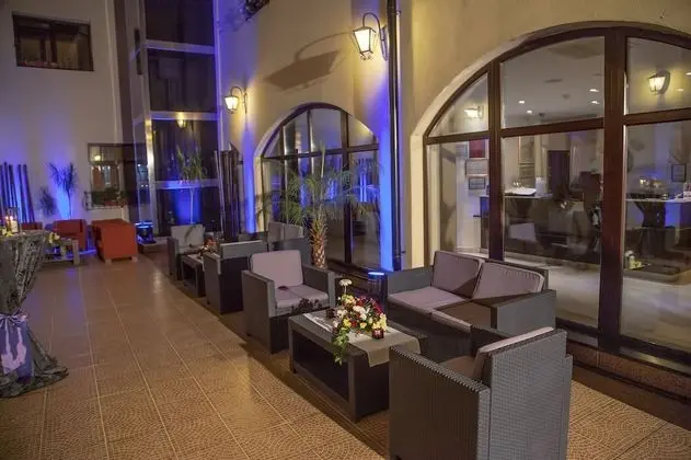 Trianon Hotel - Lobi