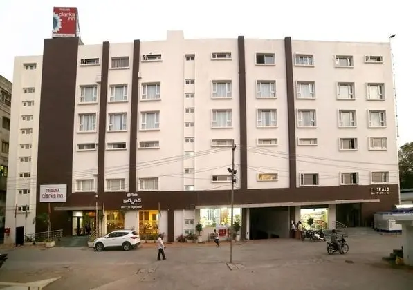 Triguna Clarks Inn