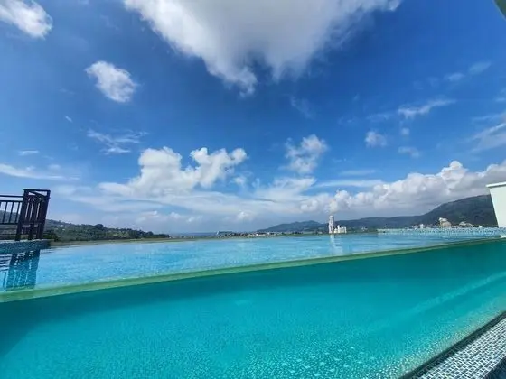 Triple L Hotel Patong Beach - Havuz