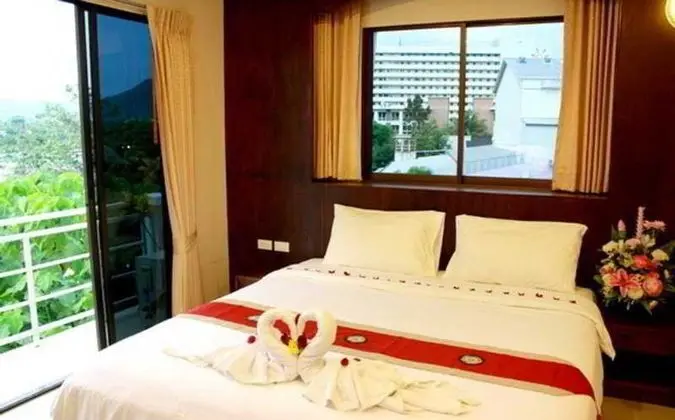 Triple Rund Place Hotel