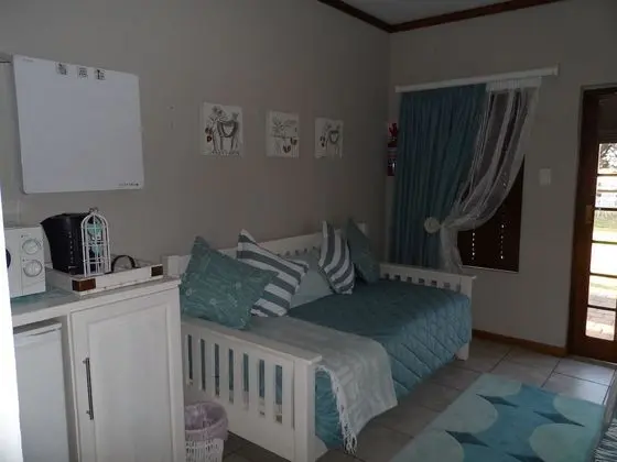 Tripple Room 3 Singlesking Single Cherry Lane Self Catering and BB - Mülk Olanakları