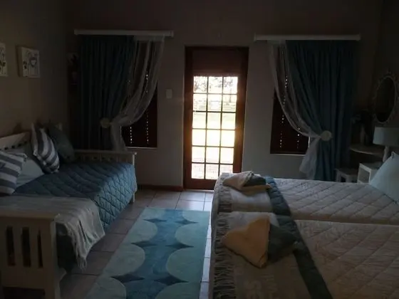 Tripple Room 3 Singlesking Single Cherry Lane Self Catering and BB - Mülk Olanakları