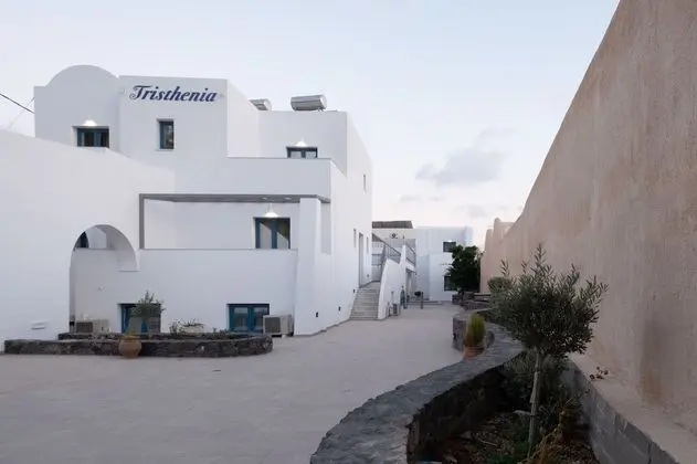 Tristhenia Hotel - Lobi