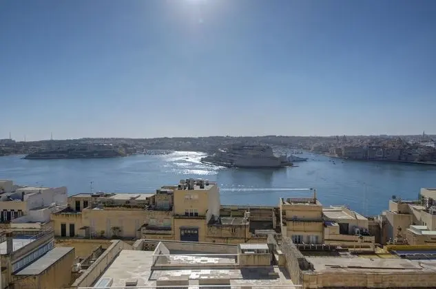 Tritoni harbour suites