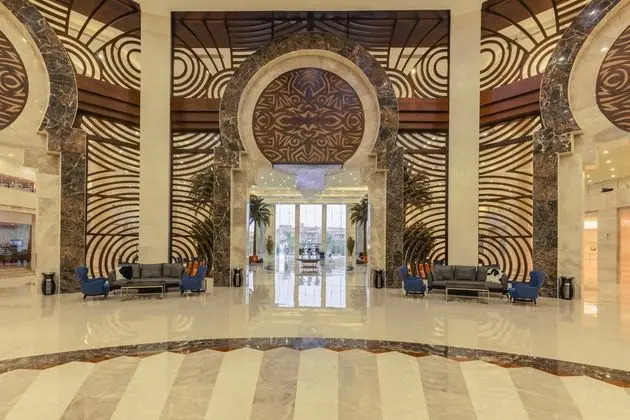 TRIUMPH LUXURY HOTEL - Lobi