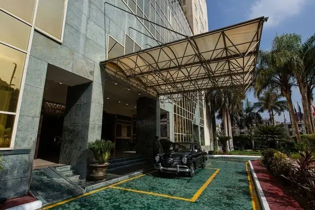 Triumph Plaza Hotel - Dış Mekan