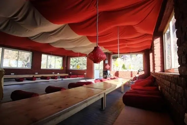 Triund Camps Riverside Resort - Yerinde Yemek