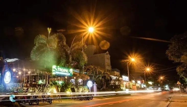 Tropic Hostel and Restaurant
