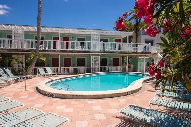 Tropic Isle at Anna Maria Island Inn - Havuz
