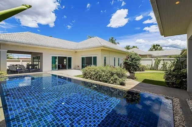Tropical 4 Bedroom Pool Villa L21