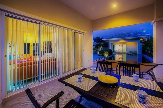 Tropical 4 Bedroom Pool Villa L21 - Yerinde Yemek