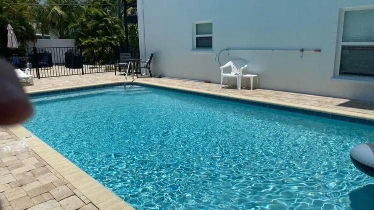 Tropical Breeze Resort - Havuz