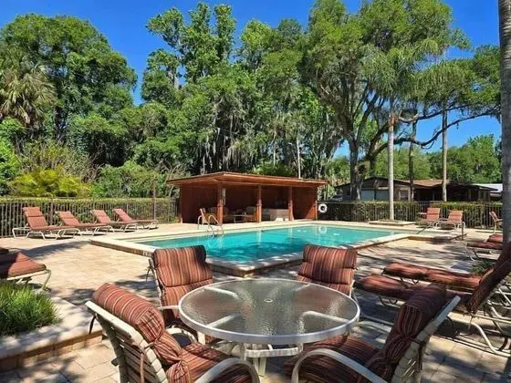 Tropical Resort & Marina on Lake Beresford - Havuz