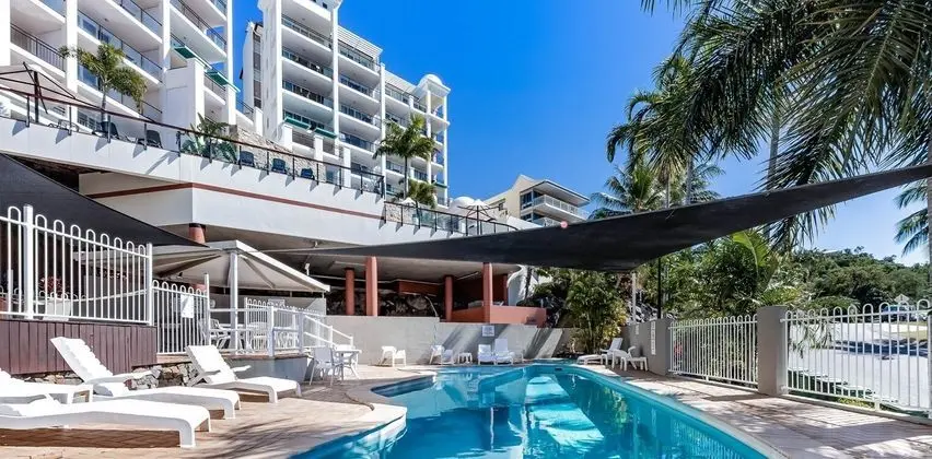 Tropical Marina views couples getaway - Havuz