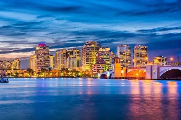 Tropical Nola Perfect Near Beach, Shops, and Restaurants!