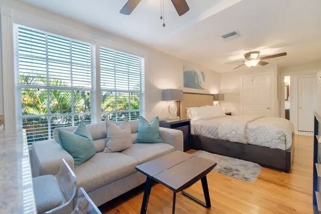 Tropical Nola Perfect Near Beach, Shops, and Restaurants! - Öne Çıkan Resim