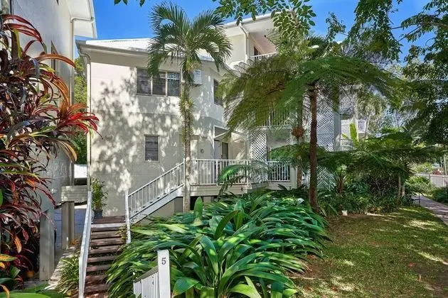 Tropical Oasis near Beach - Dış Mekan