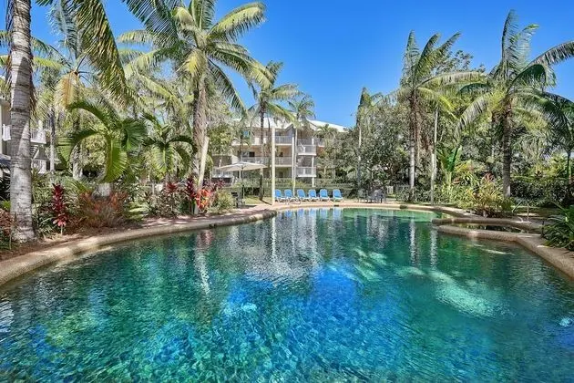 Tropical Oasis near Beach - Havuz