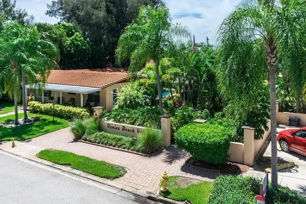 Tropical Villas of Venice Beach