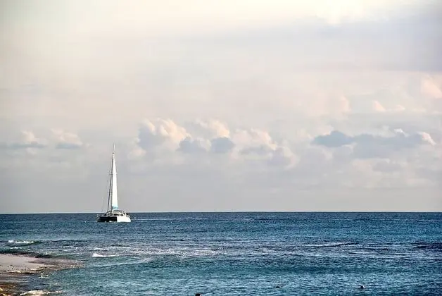 Tropical Sunset Beach Apartment Hotel - Plaj