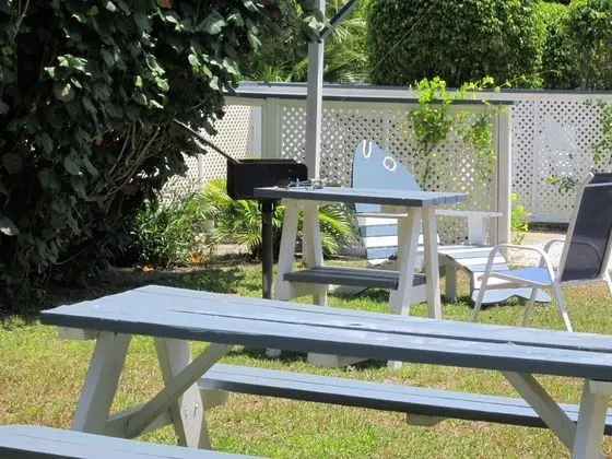 Tropical Winds Motel & Cottages - Lobi