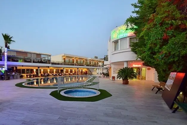 Tropicana Beach Hotel - Dış Mekan