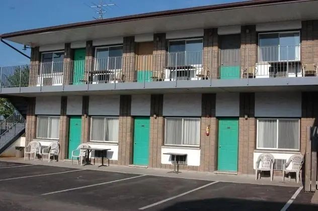 Tropicana Inn
