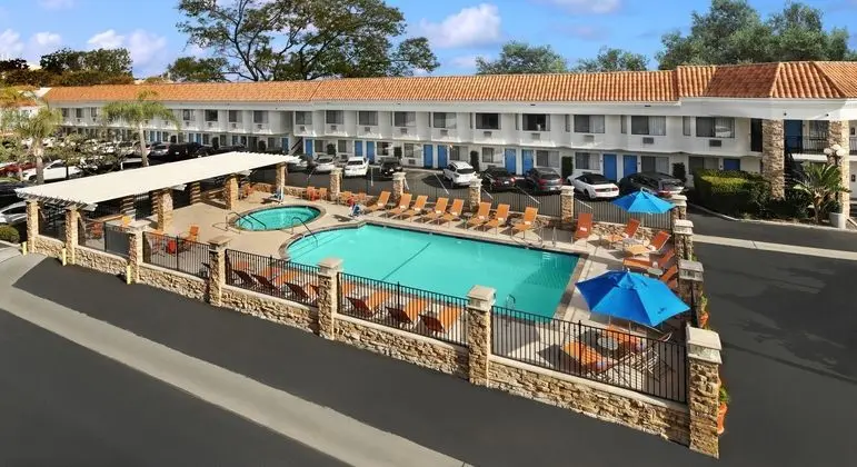 Tropicana Inn & Suites