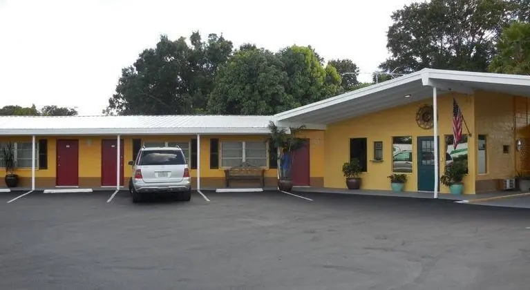 Tropicana Motel - Genel