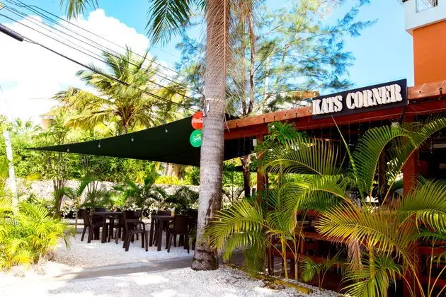 Tropicana Suites Deluxe Beach Club & Pool