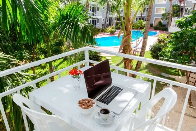 Tropicana Suites Deluxe Beach Club & Pool