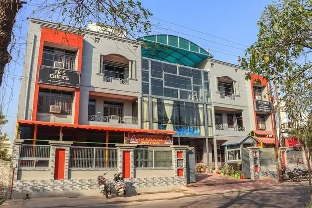 TR'S Edifice - A Luxury Guest House