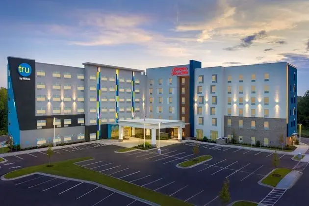 TRU BY HILTON CHARLOTTE AIRPORT LAKE POINTE