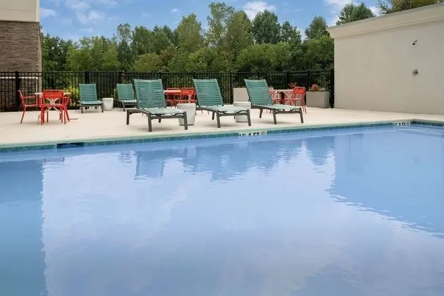 TRU BY HILTON CHARLOTTE AIRPORT LAKE POINTE - Havuz