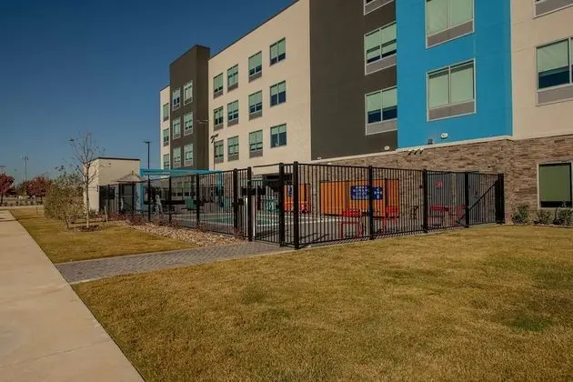 Tru by Hilton The Colony Dallas - Havuz