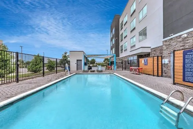 Tru by Hilton The Colony Dallas - Havuz