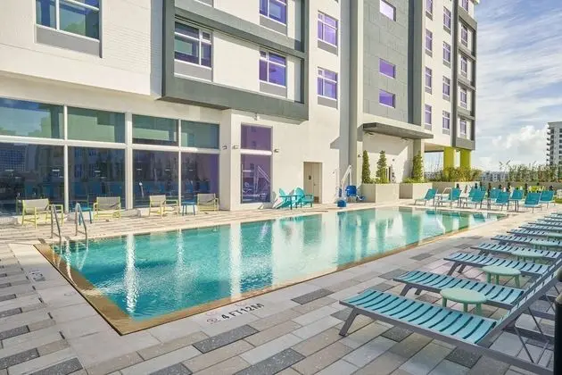 Tru by Hilton Fort Lauderdale Downtown - Havuz