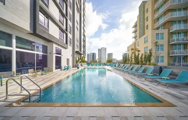 Tru by Hilton Fort Lauderdale Downtown - Havuz