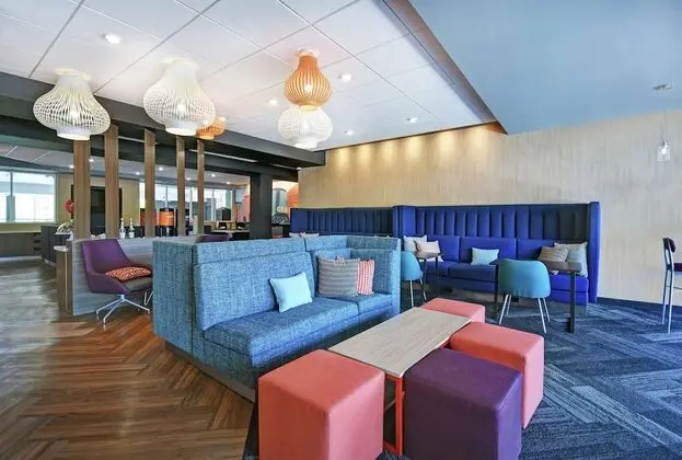 Tru by Hilton Grand Rapids Airport - Lobi