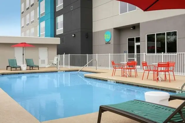 Tru by Hilton Lake City - Havuz