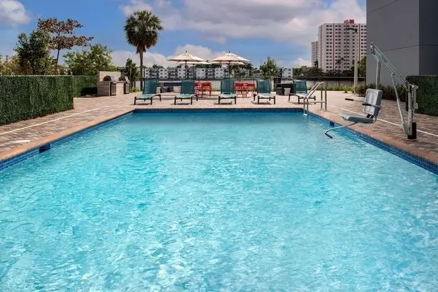 TRU by Hilton Miami Airport South Blue Lagoon, FL - Havuz
